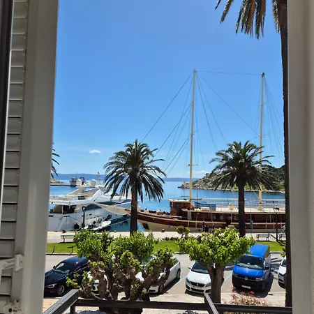 Apartment Seafront Makarska